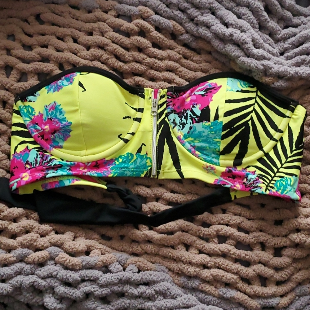 EUC Strapless Bikini Top